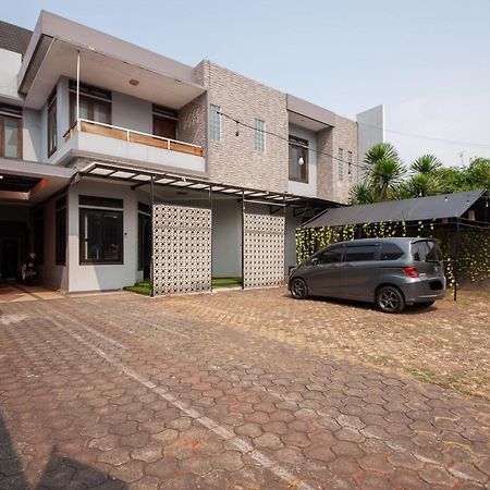 Reddoorz Plus Near Kelapa Dua Kebon Jeruk Джакарта Екстериор снимка