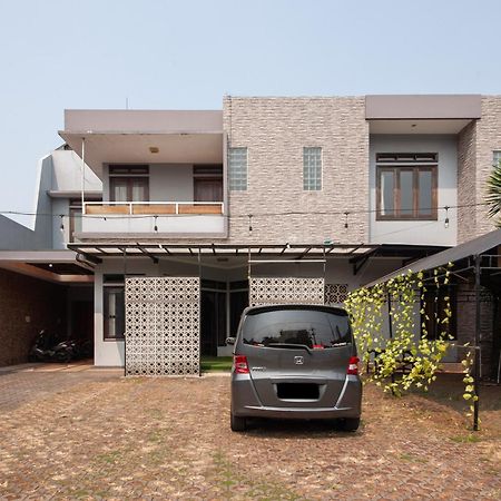 Reddoorz Plus Near Kelapa Dua Kebon Jeruk Джакарта Екстериор снимка