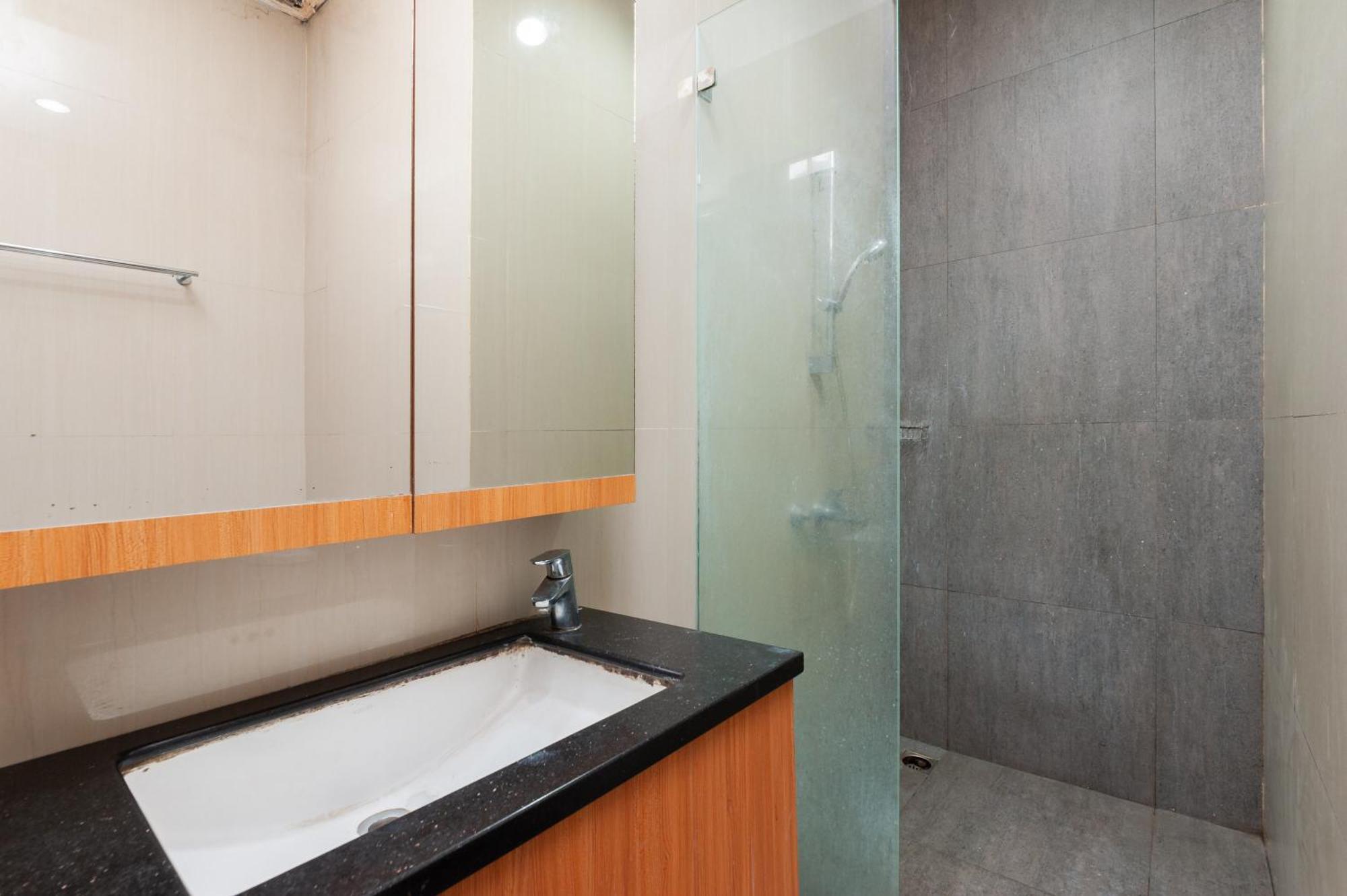 Reddoorz Plus Near Kelapa Dua Kebon Jeruk Джакарта Екстериор снимка