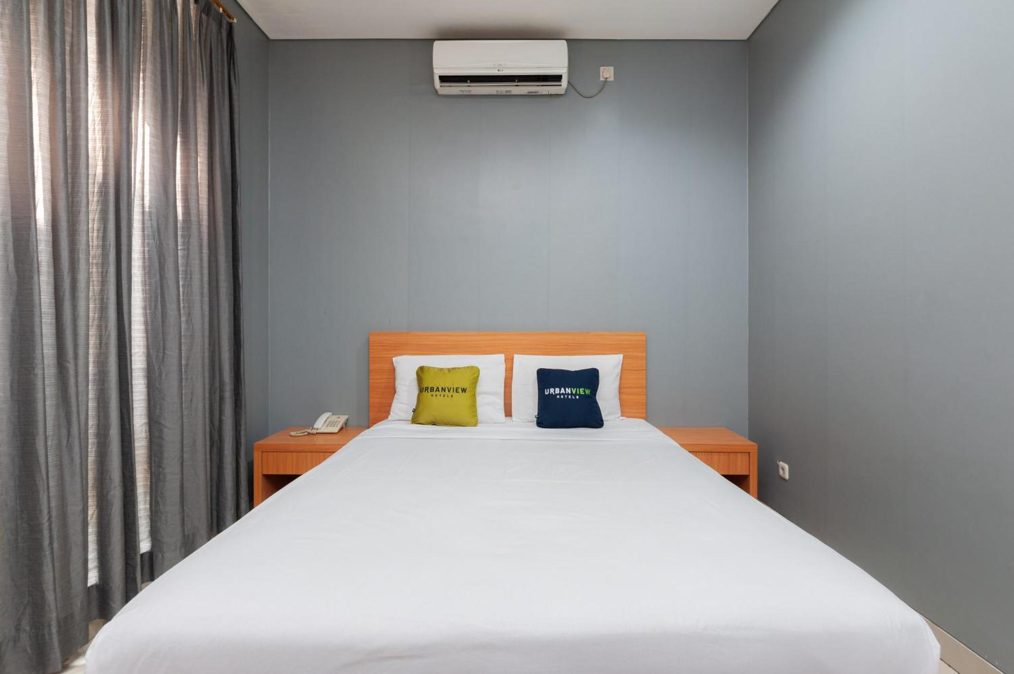 Reddoorz Plus Near Kelapa Dua Kebon Jeruk Джакарта Екстериор снимка