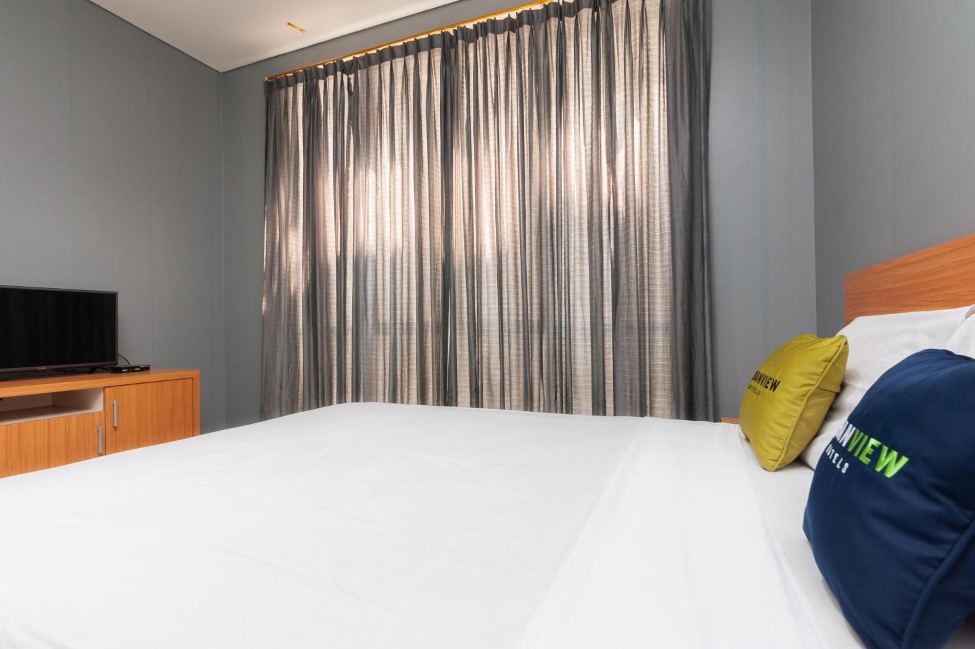 Reddoorz Plus Near Kelapa Dua Kebon Jeruk Джакарта Екстериор снимка