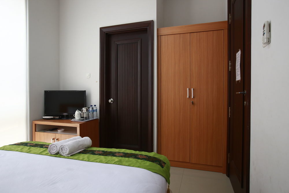 Reddoorz Plus Near Kelapa Dua Kebon Jeruk Джакарта Екстериор снимка