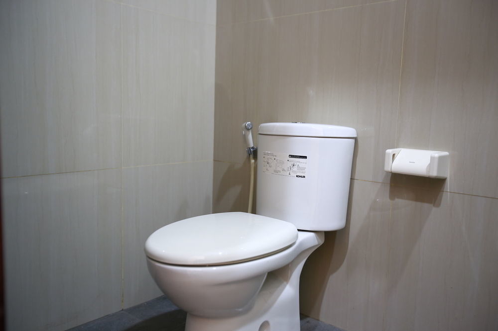 Reddoorz Plus Near Kelapa Dua Kebon Jeruk Джакарта Екстериор снимка